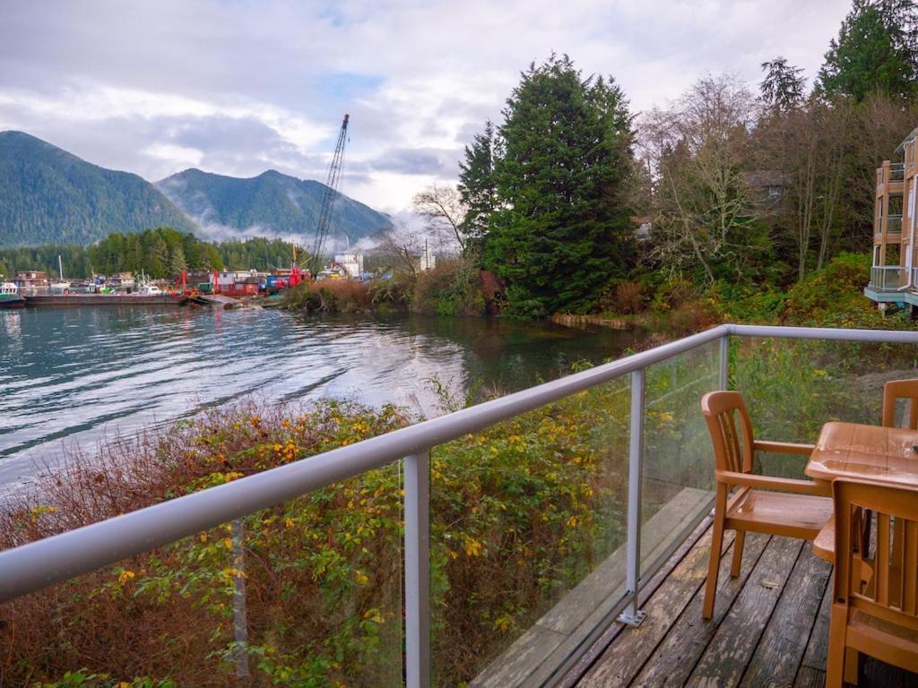 Ferienwohnung Waterfront View Of The Inlet, Short Walk To Town Tofino Exterior foto