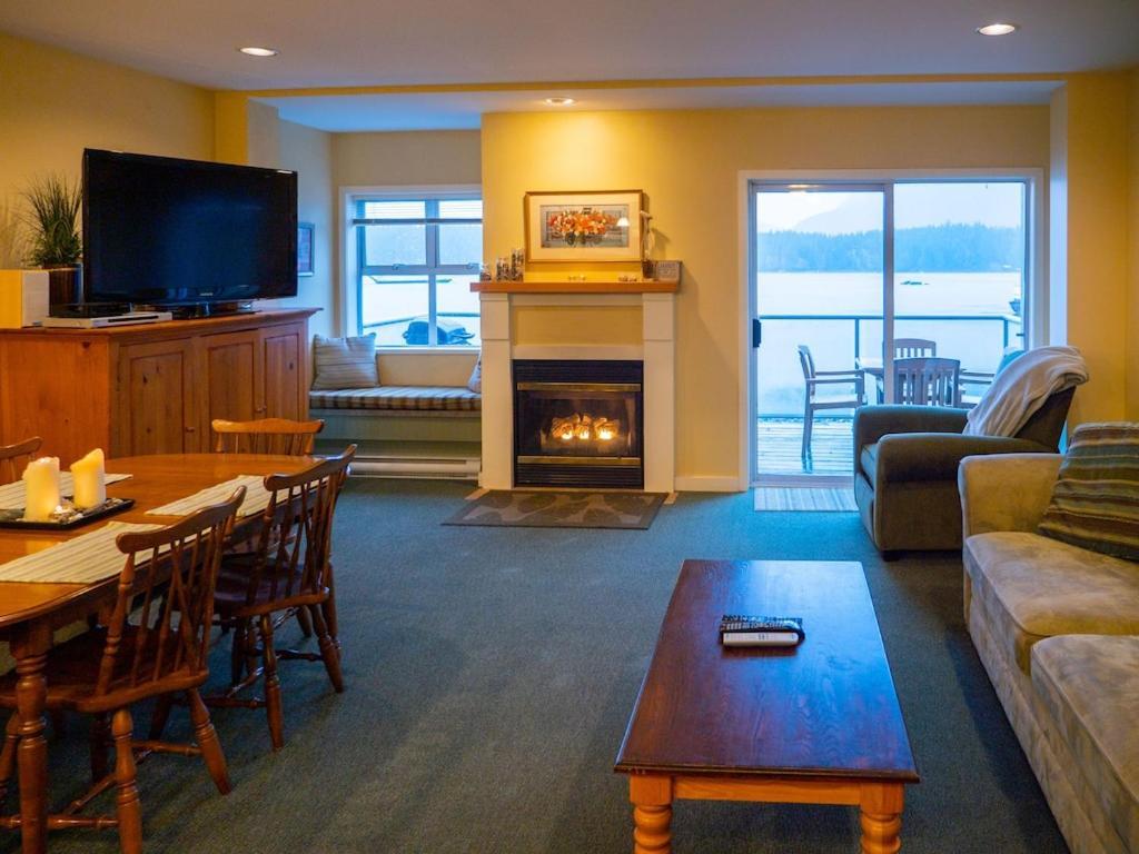 Ferienwohnung Waterfront View Of The Inlet, Short Walk To Town Tofino Exterior foto