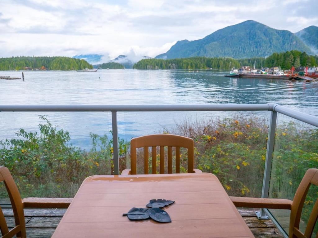 Ferienwohnung Waterfront View Of The Inlet, Short Walk To Town Tofino Exterior foto