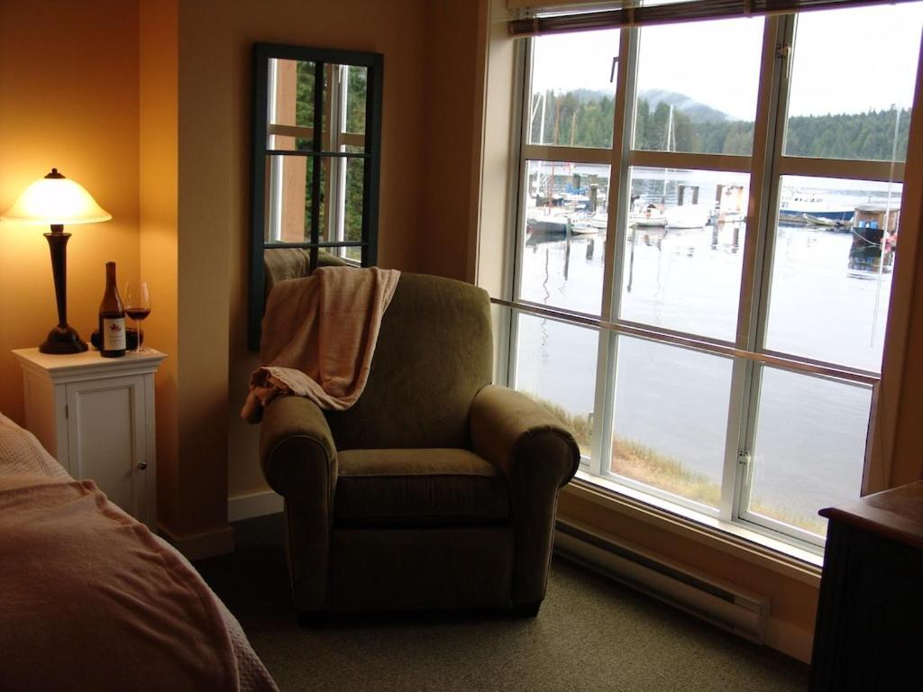 Ferienwohnung Waterfront View Of The Inlet, Short Walk To Town Tofino Exterior foto