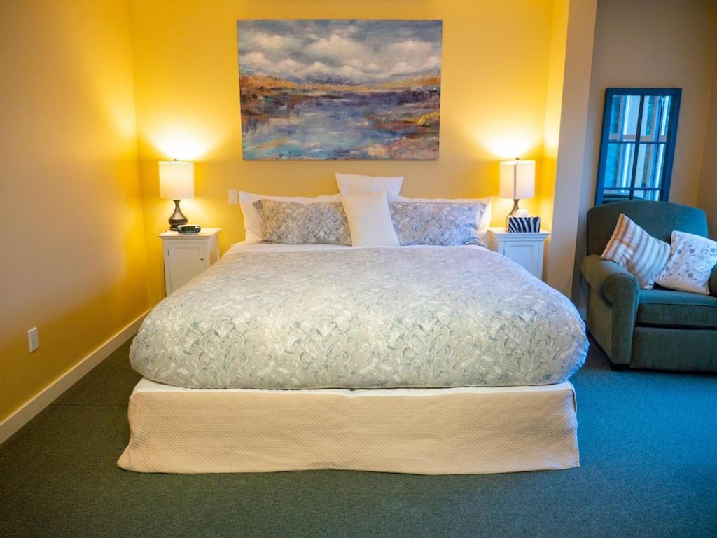 Ferienwohnung Waterfront View Of The Inlet, Short Walk To Town Tofino Exterior foto